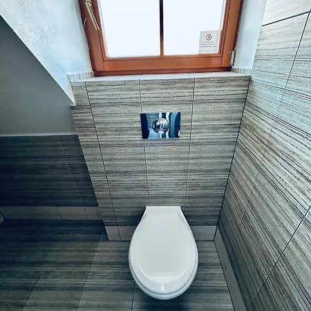 Dvur Stran & Wellness Maison d'hôtes Karlovy Vary
