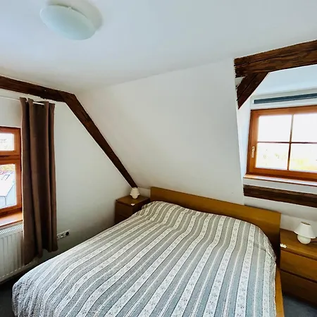 Dvur Stran & Wellness 3*